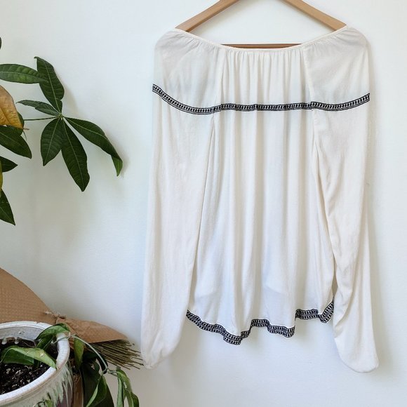 GAP OFF-WHITE V-NECK LIGHTWEIGHT BOHEMIAN TOP - Picture 2 of 3